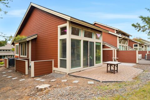 Tiny photo for 11130 Village Loop, Redmond, OR 97756 (MLS # 220212541)