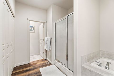 Tiny photo for 11130 Village Loop, Redmond, OR 97756 (MLS # 220212541)