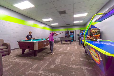 Tiny photo for 11130 Village Loop, Redmond, OR 97756 (MLS # 220212541)