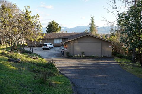 Photo of 3676 Princeton Way, Medford, OR 97504 (MLS # 220210679)
