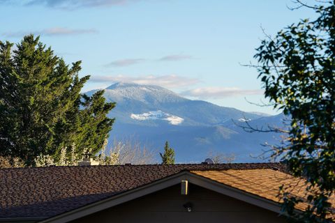 Tiny photo for 3676 Princeton Way, Medford, OR 97504 (MLS # 220210679)