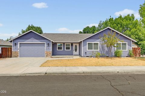 Photo of 3643 Amelia Way, White City, OR 97503 (MLS # 220224211)