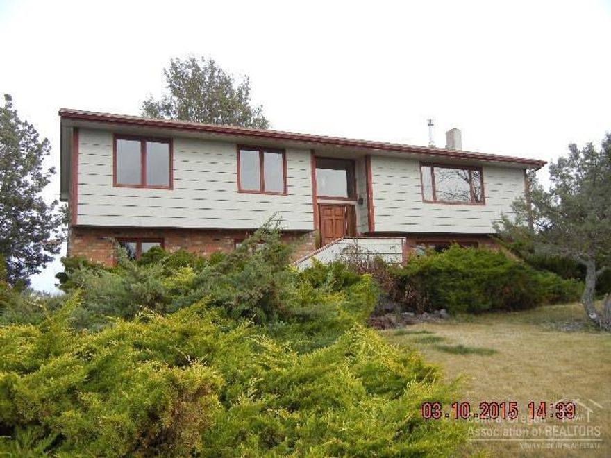 Nice family home in quiet neighborhood of SW Redmond. Convenient to both Hwy's 126 and 97, an acre of space. Beautiful views of the Cascades and Smith Rocks. Home is being sold 'as is'. Nice separation with family room downstairs with pellet stove, plus additional large bedroom and bath. Gas stove upstairs, newer appliances in kitchen.....