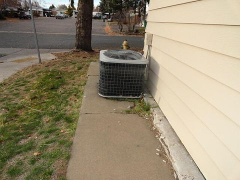Tiny photo for 4609 Alt Court, Klamath Falls, OR 97603 (MLS # 220212525)