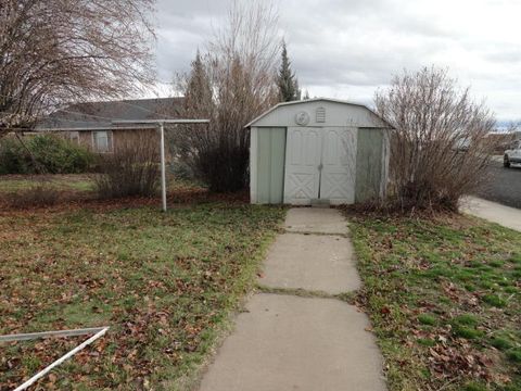 Tiny photo for 4609 Alt Court, Klamath Falls, OR 97603 (MLS # 220212525)