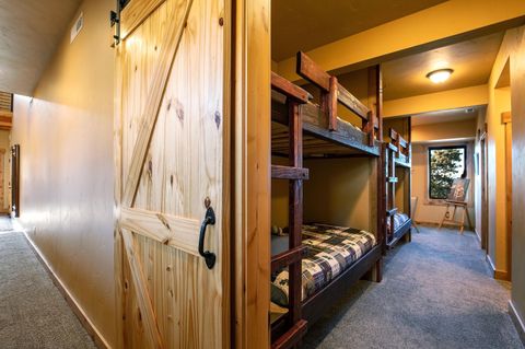 Tiny photo for 10935 Summit Ridge Court, Redmond, OR 97756 (MLS # 220213838)