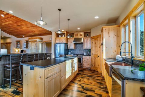 Tiny photo for 10935 Summit Ridge Court, Redmond, OR 97756 (MLS # 220213838)