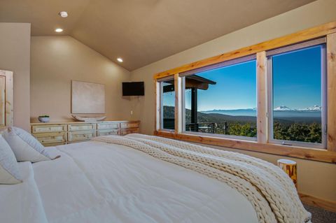 Tiny photo for 10935 Summit Ridge Court, Redmond, OR 97756 (MLS # 220213838)