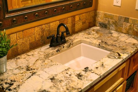 Tiny photo for 10935 Summit Ridge Court, Redmond, OR 97756 (MLS # 220213838)