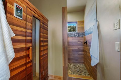 Tiny photo for 10935 Summit Ridge Court, Redmond, OR 97756 (MLS # 220213838)