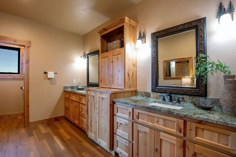 Tiny photo for 10935 Summit Ridge Court, Redmond, OR 97756 (MLS # 220213838)