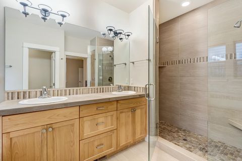 Tiny photo for 2323 NW High Lakes Loop, Bend, OR 97703 (MLS # 220219522)