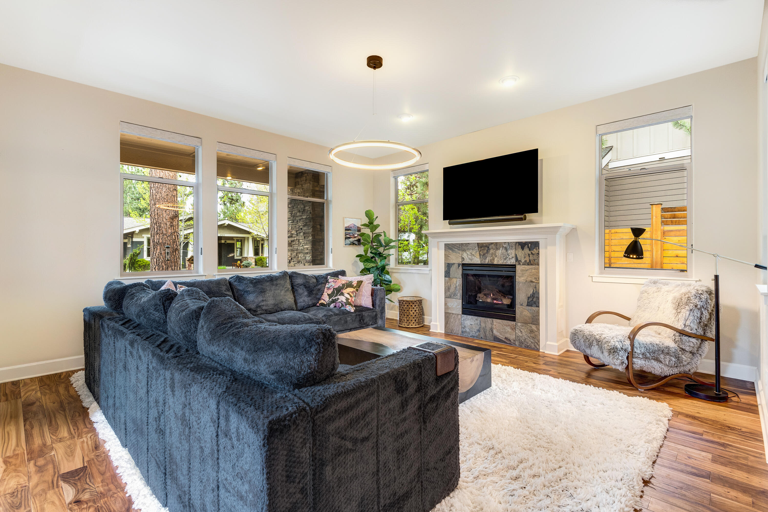 2323 NW High Lakes Loop