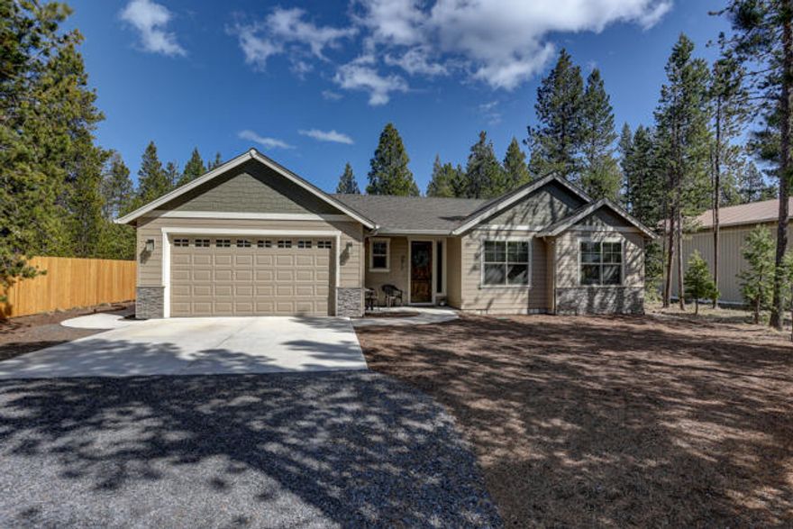 Like-New 2018 Built Home, Shop & Guest House on 1/2 Acre! This 1750+sf single level home on a premium lot backing Vandevert Ranch for additional privacy features: Vaulted Great Room w/HW floors & stone Gas Fireplace, open dining/kitchen w/HW flooring, slab granite counters, large BBar/lsland, SS appliances including double oven, pantry, spacious-vaulted Master Suite w/access to back patio, walk-in closet & private bathroom w/tile floor, double vanity, tiled soaking tub & tiled shower stall, laundry/mud room w/wash basin & storage, Electric forced air Heat Pump & Central AC, triple pane thermal windows, Rec HW pump, electric panel wired for Generator Backup, very private backyard w/ large patio (partially covered) w/Hot Tub, attached 2+ car insulated/finished garage is extra deep, PLUS a detached 960sf Shop & Guest Quarters w/FulI Bath & private bedroom + kitchenette area, RV Pad area w/full RV hookup too! All paved roads w/Owner Marina/Boat Launch & private Water/Sewer too!