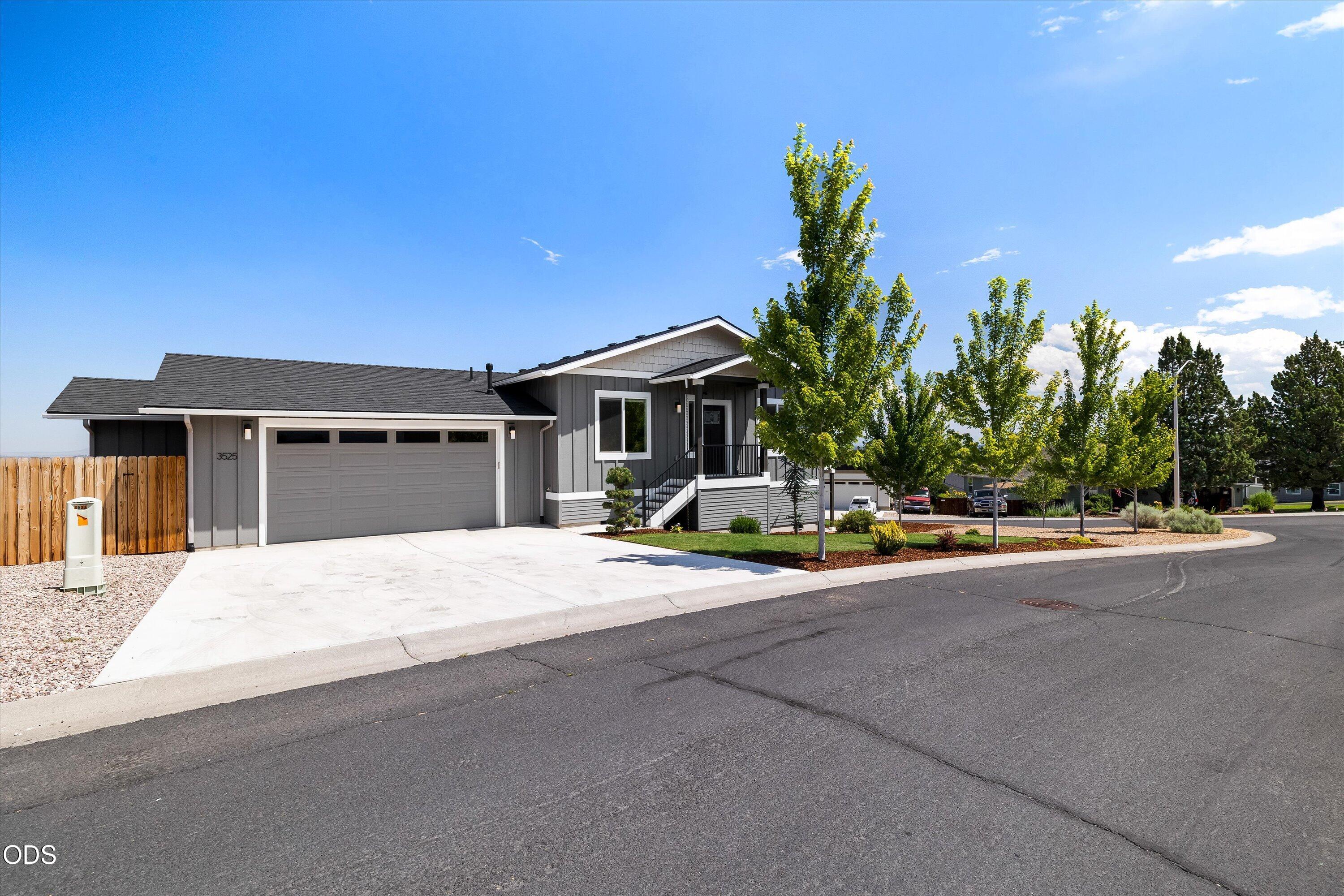 3525 SW Hillcrest Court