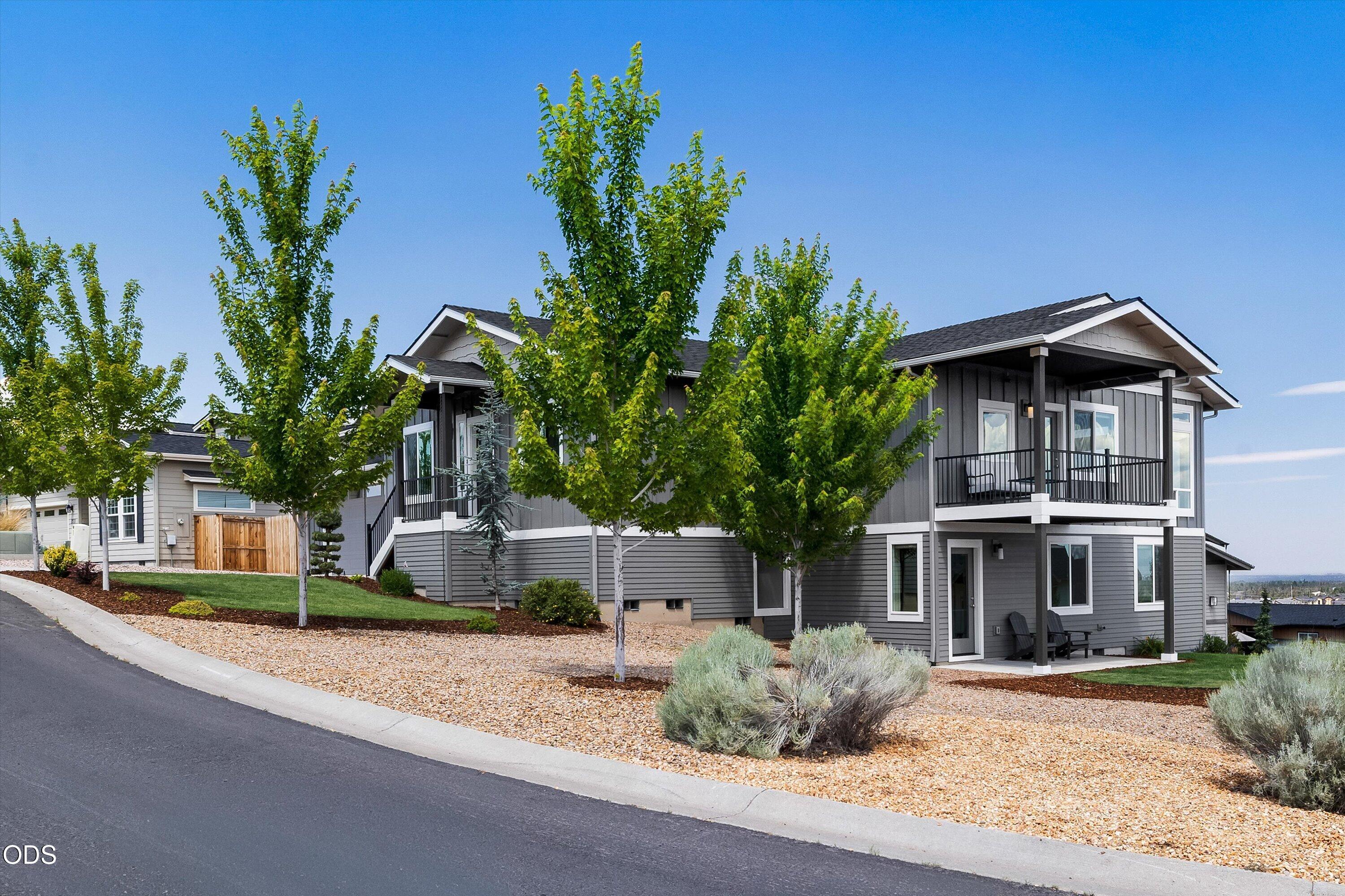 3525 SW Hillcrest Court