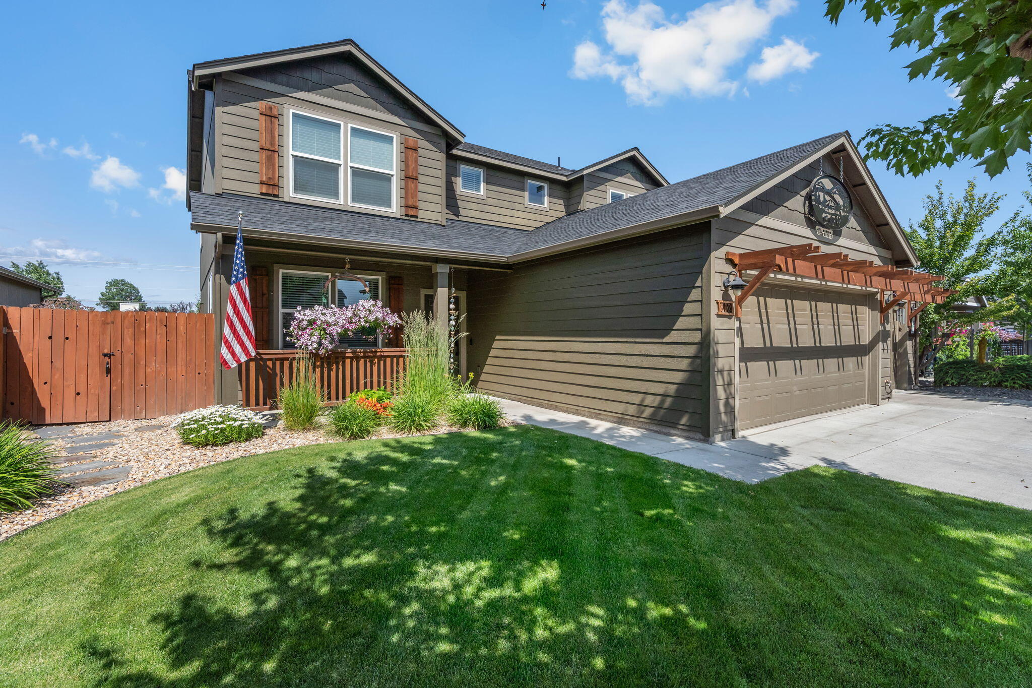 802 NW Green Forest Circle