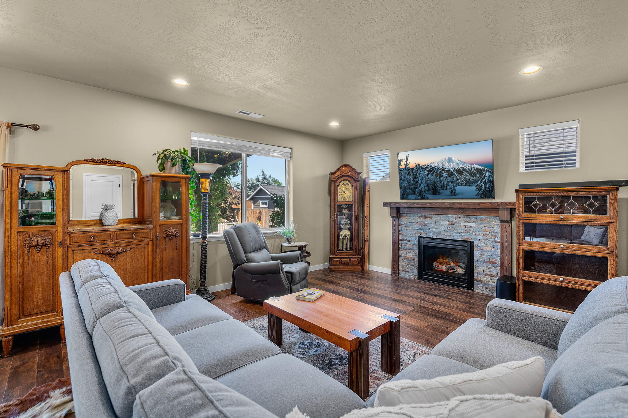802 NW Green Forest Circle