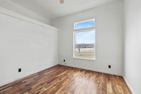 Tiny photo for 17465 Harpold Road, Malin, OR 97632 (MLS # 220212753)