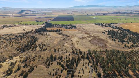 Tiny photo for 17465 Harpold Road, Malin, OR 97632 (MLS # 220212753)