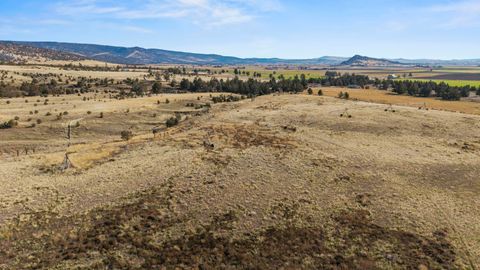 Tiny photo for 17465 Harpold Road, Malin, OR 97632 (MLS # 220212753)
