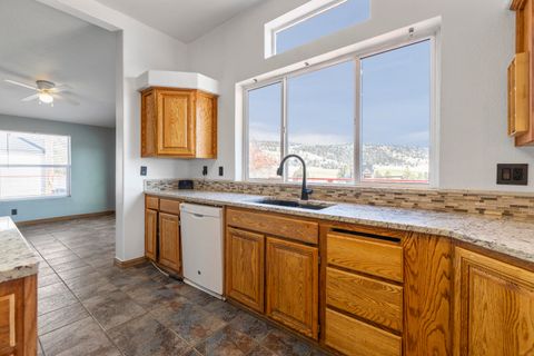 Tiny photo for 17465 Harpold Road, Malin, OR 97632 (MLS # 220212753)