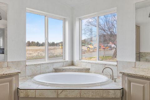 Tiny photo for 17465 Harpold Road, Malin, OR 97632 (MLS # 220212753)