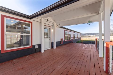 Tiny photo for 17465 Harpold Road, Malin, OR 97632 (MLS # 220212753)