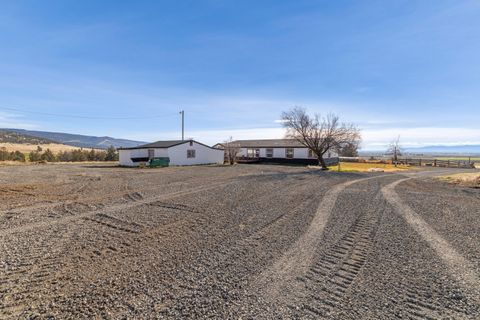 Tiny photo for 17465 Harpold Road, Malin, OR 97632 (MLS # 220212753)