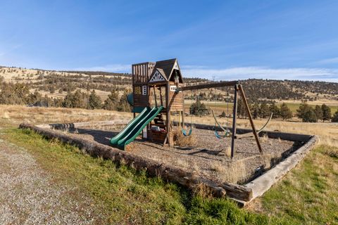 Tiny photo for 17465 Harpold Road, Malin, OR 97632 (MLS # 220212753)