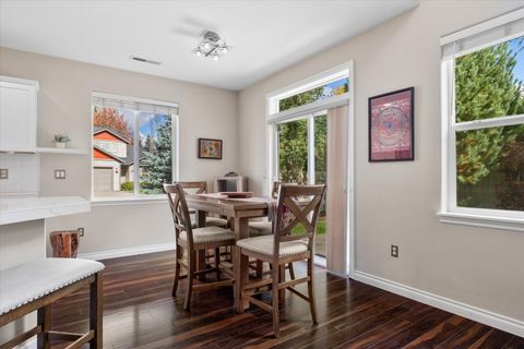 Tiny photo for 19557 Sager Loop, Bend, OR 97702 (MLS # 220213922)