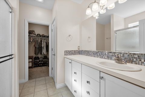 Tiny photo for 19557 Sager Loop, Bend, OR 97702 (MLS # 220213922)