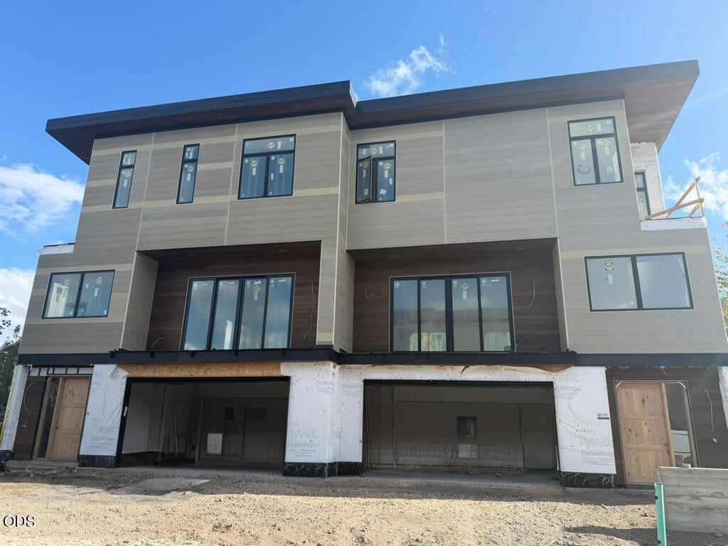 210 SW Log Court 7