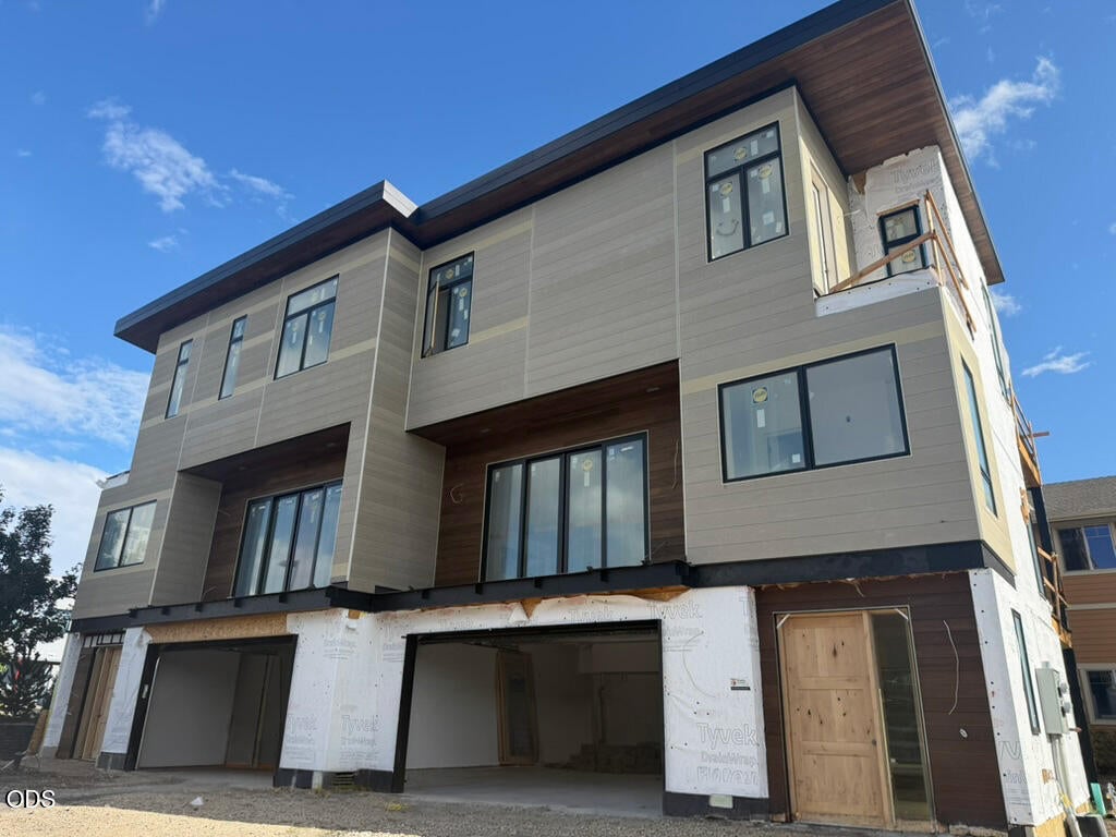 210 SW Log Court 7
