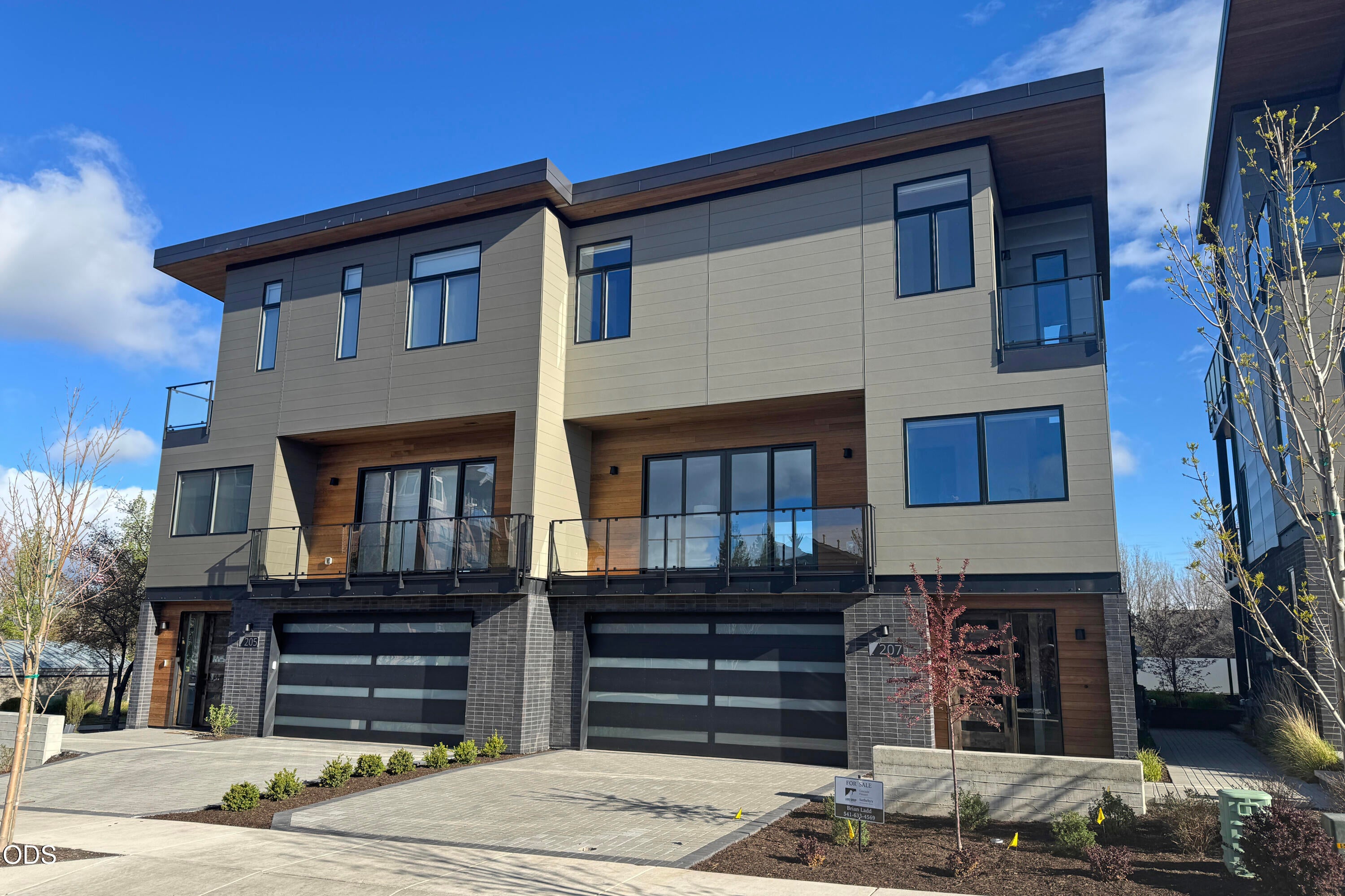 210 SW Log Court 7
