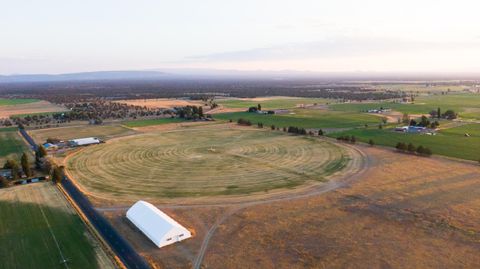 Tiny photo for 26695 Horsell Road, Bend, OR 97701 (MLS # 220214081)