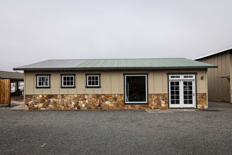 Tiny photo for 26695 Horsell Road, Bend, OR 97701 (MLS # 220214081)