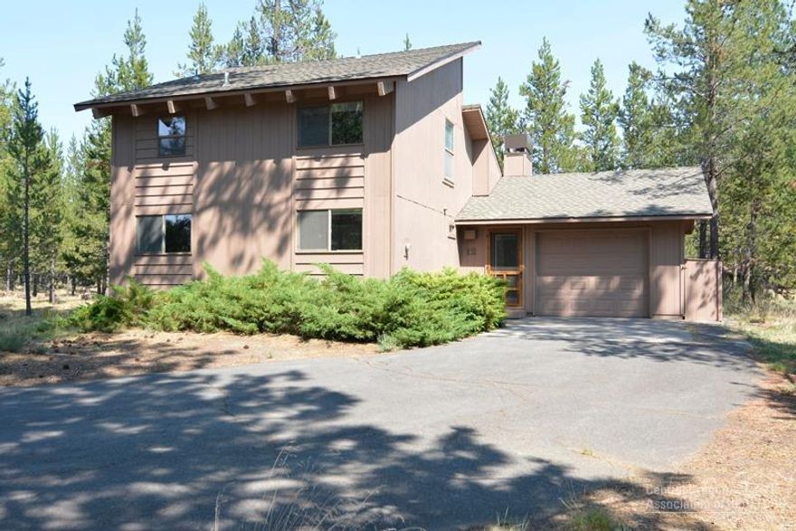 This beautiful complete remodel makes this home better than new. Nothing has been overlooked. granite counter tops, travertine back splash and maple cabinets make the kitchen outstanding. The charming great room adds to the appeal with a stunning gas log fireplace and lots of light from both windows and skylights. Some of the features you won't see are the wiring for surround sound and high speed internet. One of kind location adds ultimate privacy.