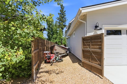 Tiny photo for 3113 NW Blodgett Way, Bend, OR 97703 (MLS # 220222736)