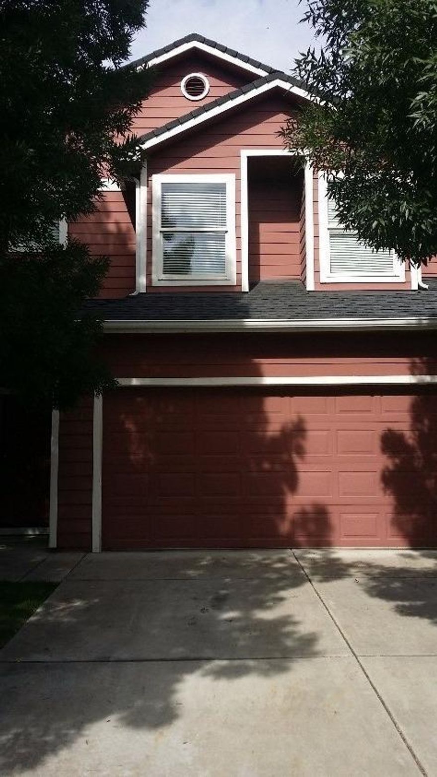 Great first time home or investment property. This property is large 1725 sqft with 3 bedrooms and 2.5 bathrooms with a finished 2 car garage. Included in this sale is a nice double door stainless steel refrigerator and a washer and dryer. This one will sell fast, hurry before its gone.