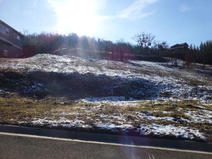 Beautiful view lot in the Heights at Hillcrest in East Medford. Exceptional neighborhood of custom homes located in the beautiful hills of East Medford. Enjoy incredible views from this desirable location.