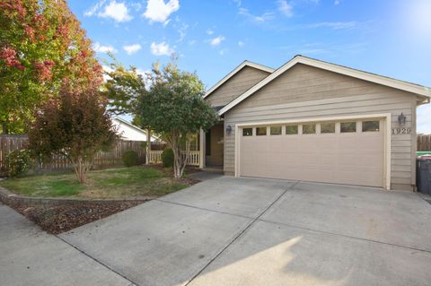 Photo of 1929 Layla Drive, Medford, OR 97501 (MLS # 220210984)