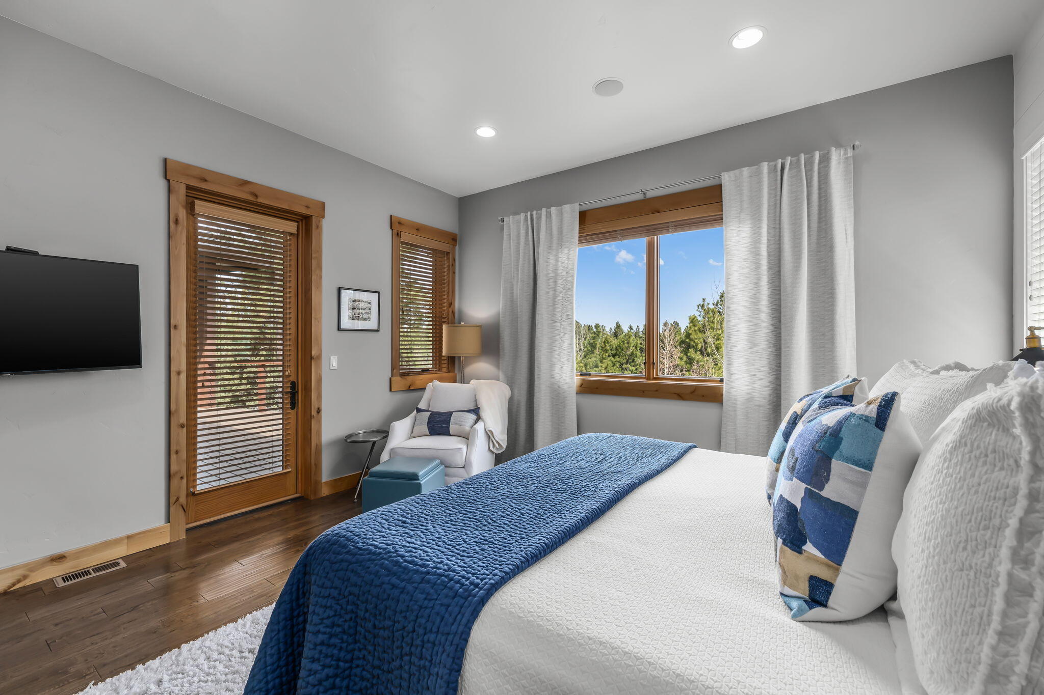 Three Pines - Residential