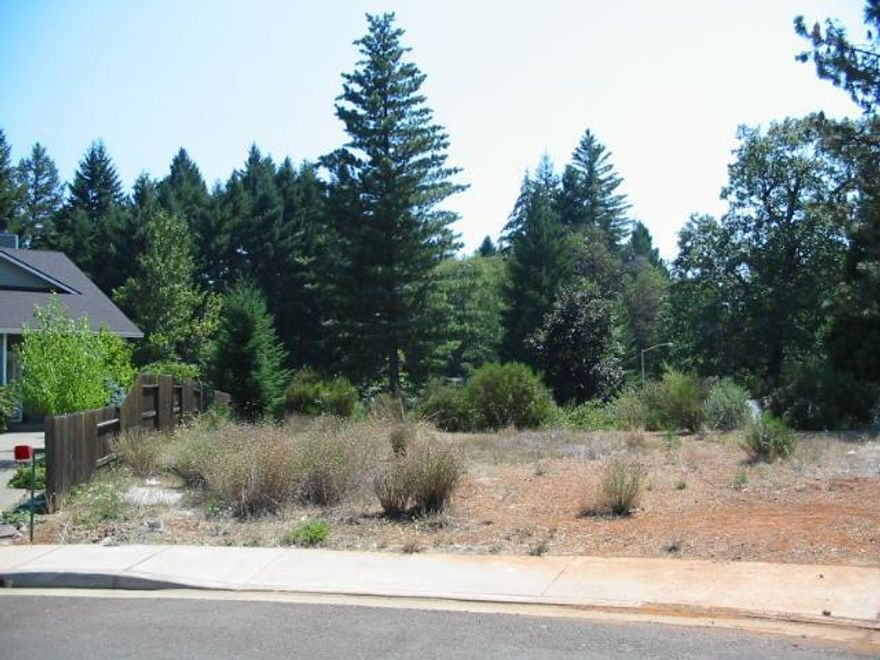 Cheap REO lot on cul-de-sac available in Southern Oregon subdivision of above average homes. Bank wants this gone now. Great price gets you started off right building your new home for your family, retirement home or second home. This location gives you the comfort of a nice neighborhood with city amenities, but feels like you're out in the country.Co-listed with Gene Buccola, The Hasson Company Realtors.