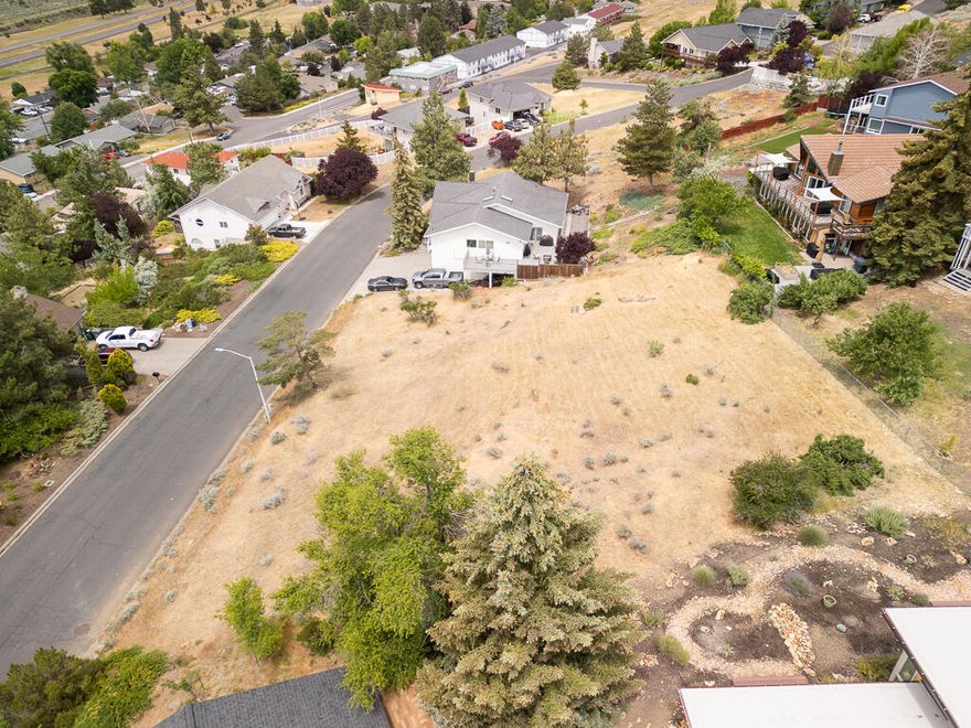 Build your dream home in one of the area's most sought-after neighborhoods - Nob Hill! Public utilities—water, sewer, and power—are readily available at the property, making development straightforward. Perched in a great location, you'll enjoy sweeping views of the city, Mt. Shasta, Lake Ewuana, and the surrounding landscape. Conveniently located close to Oregon Tech, Sky Lakes Medical, Roosevelt Elementary School, and all Downtown Klamath amenities don't miss out on this great opportunity! The lot next door is also for sale; purchase both for added acreage!