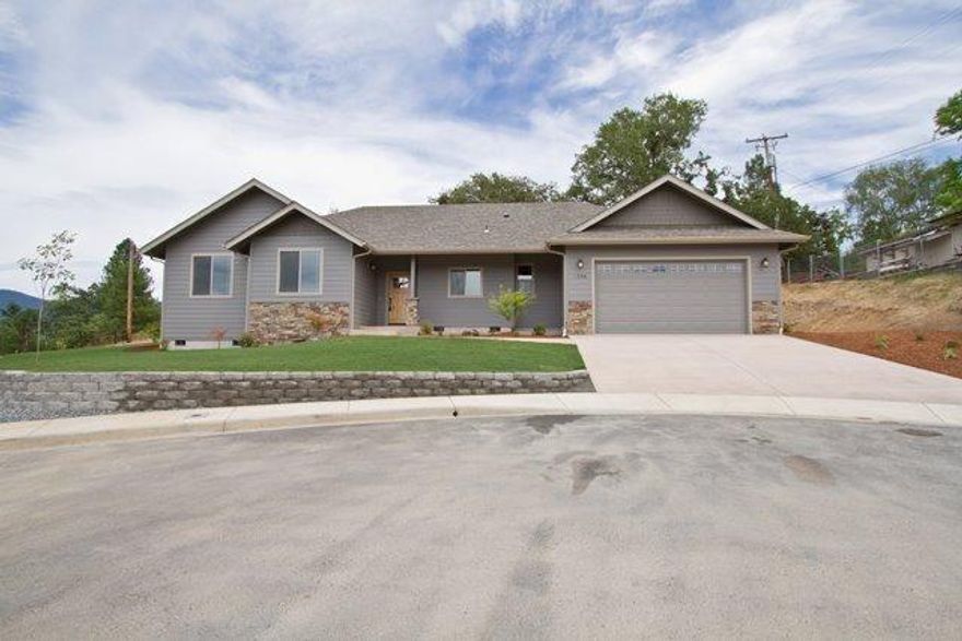 Another New Home by Eastwood Homes! Beautiful home with 3 bedrooms, 2 baths, approx. 1892, features hardwood floors, slab granite counters on the kitchen counters, knotty alder cabinets, central gas ht and central A/C, living room with gas fireplace, master bedroom has walk-in closet, master bath has tile floors and slab granite counters, 2 car garage, and county taxes. All information is deemed reliable, but not verified, anyone considering the purchase of this property should perform their own investigation into the uses and condition of the property.