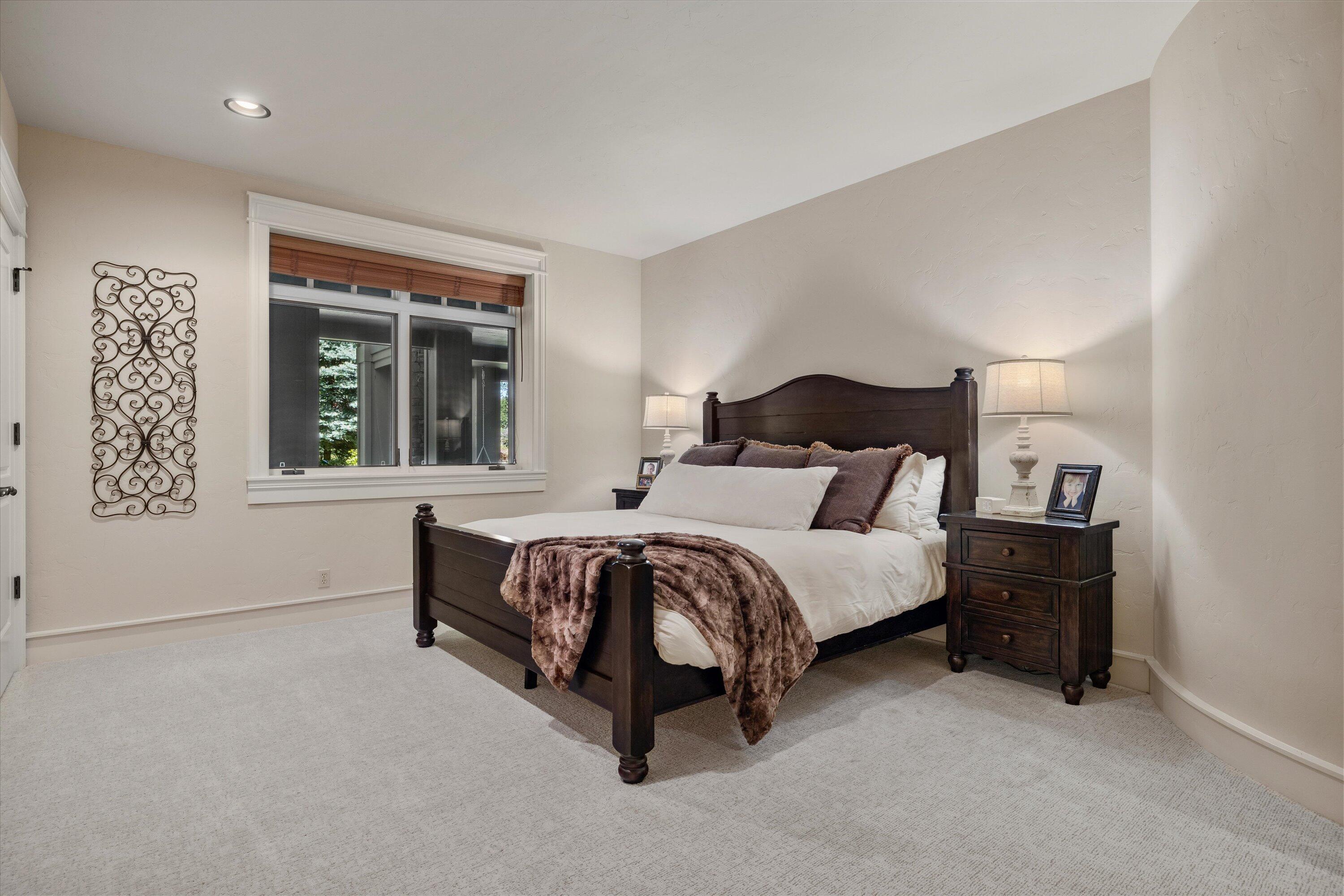 Broken Top - Residential