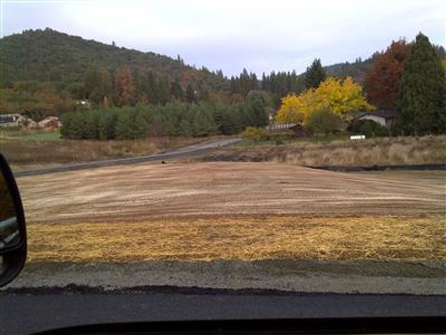 Premium Lots in the City of Jacksonville. City Water, Power, & telephone to lots. Approved septics. these are great lots in an area of nice homes come build your dream home. Views, walking paths, city water, newly paved roads. this is a great opportunity in a great community. Ask about our build to suits.