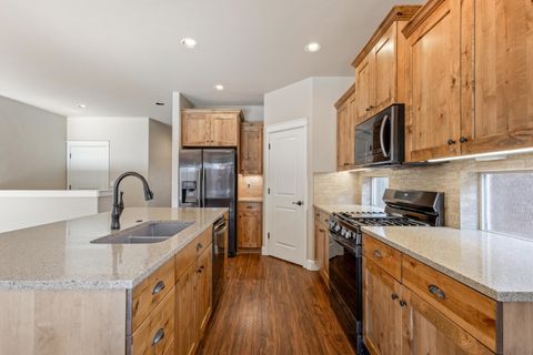 Tiny photo for 950 NE Steins Pillar Drive, Prineville, OR 97754 (MLS # 220214945)