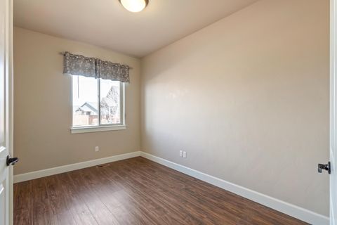 Tiny photo for 950 NE Steins Pillar Drive, Prineville, OR 97754 (MLS # 220214945)